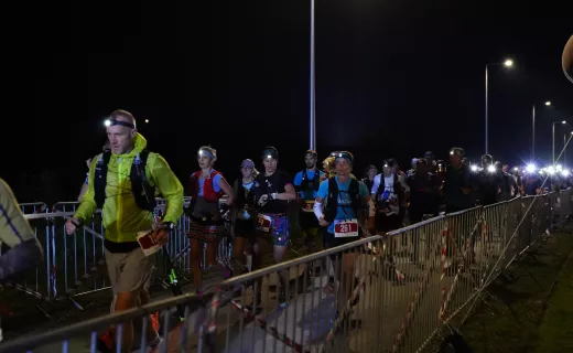 Największe wyzwanie Festiwalu Biegowego! Bieg na 100 km wystartował w środku nocy - 77